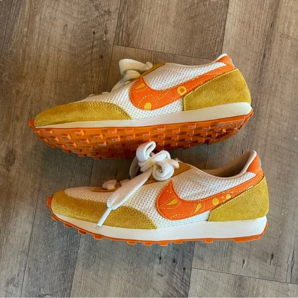 Nike Daybreak Paisley Swoosh - Picture 5 of 14